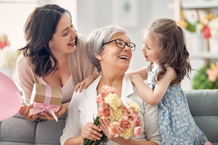Dalla tavola al cuore: idee, regali e momenti speciali per celebrare la festa della mamma 2025