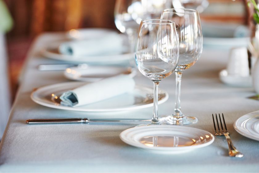 le regole essenziali per una tavola elegante, moderna e accogliente