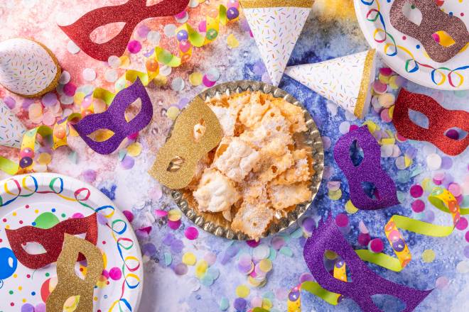 Carnevale in Italia: un viaggio tra tradizioni, maschere e dolci regionali
