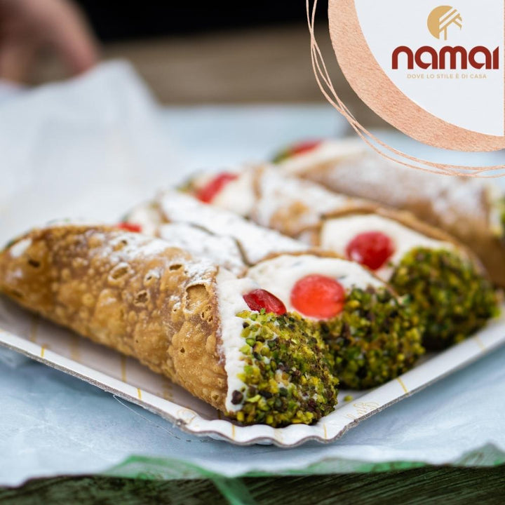 Stampi per cannoli siciliani, cannoli siciliani classici ripieni.