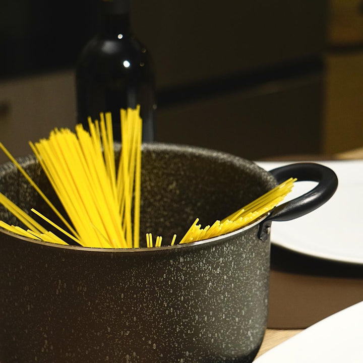 Casseruola antiaderente adatta al forno , no induzione con pasta